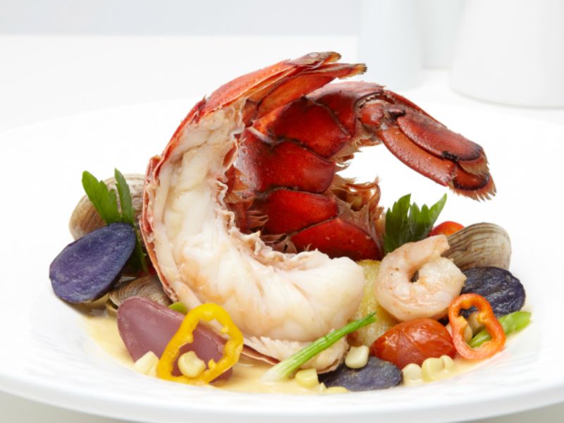 Taste Local Cuisine at Roy’s Restaurant